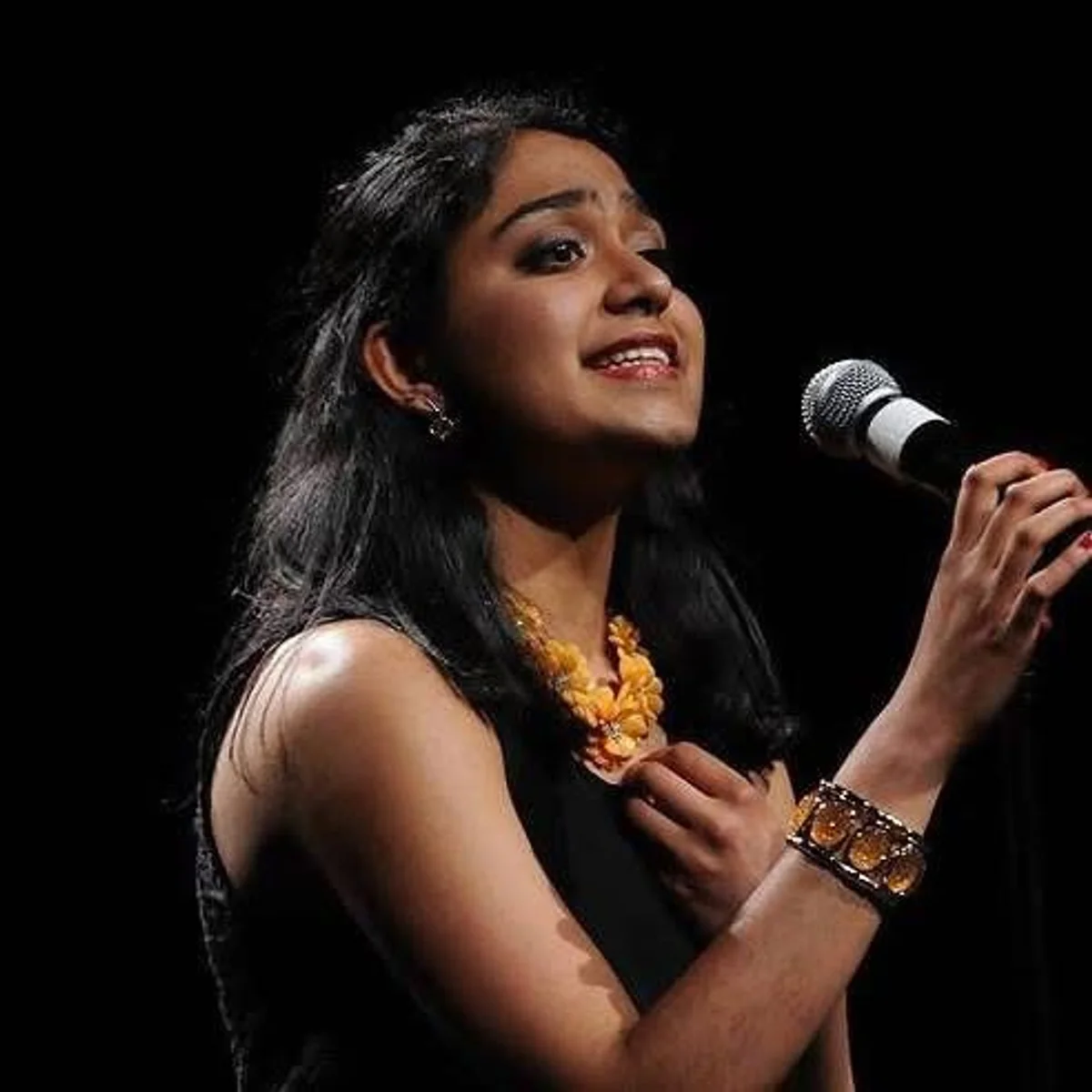 Roshini — Vocals